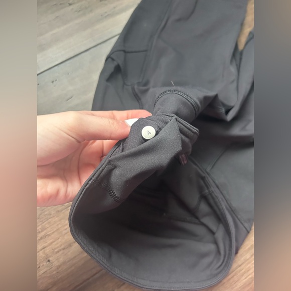Lululemon leggings size 4 - Picture 2 of 4
